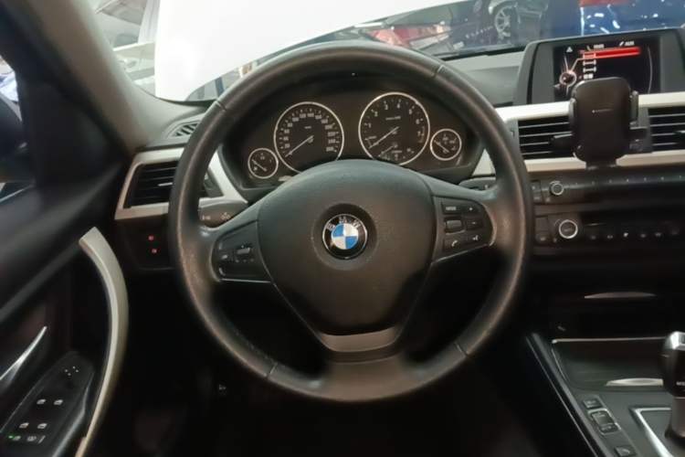 Used BMW 3 Series 2015 320Li Fashion Model Steering Wheel