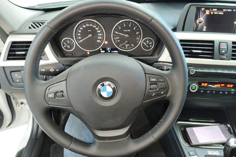 Used BMW 3 Series 2015 320Li Luxury Edition Fashion Model Steering Wheel