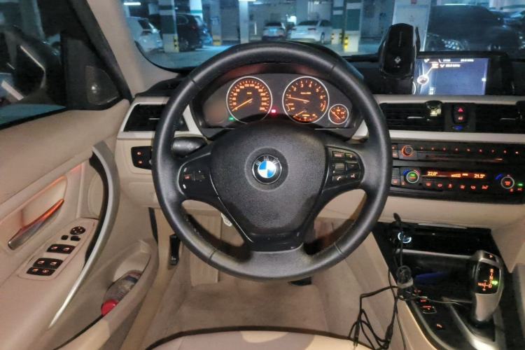 Used BMW 3 Series 2015 320Li Luxury Edition Fashion Model Steering Wheel