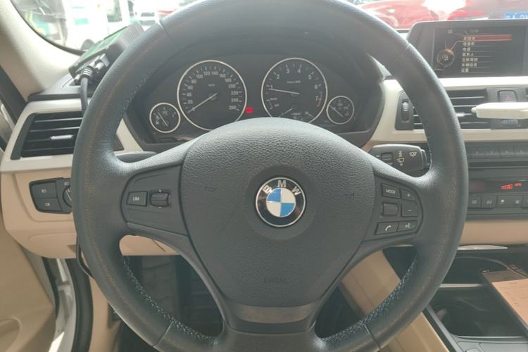Used BMW 3 Series 2015 320Li Luxury Edition Fashion Model Steering Wheel
