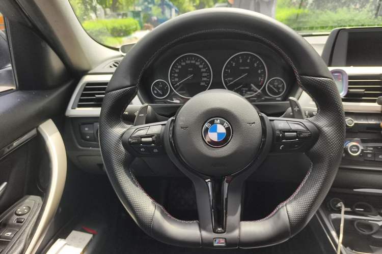 Used BMW 3 Series 2015 320i Luxury Line Stylish Edition Steering Wheel