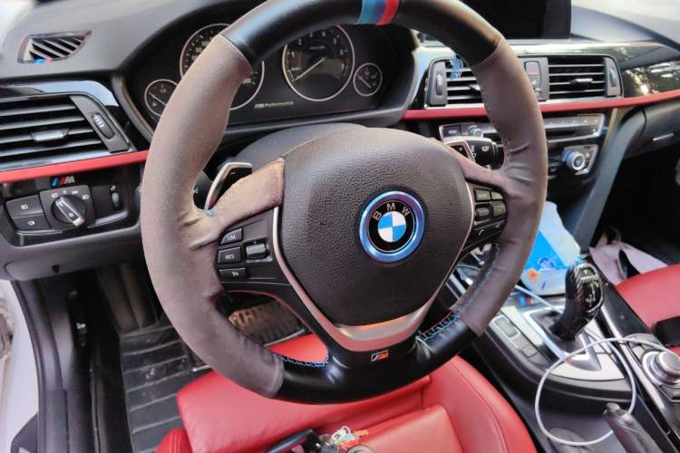 Used BMW 3 Series 2015 320i Luxury Edition Sports Design Package Steering Wheel