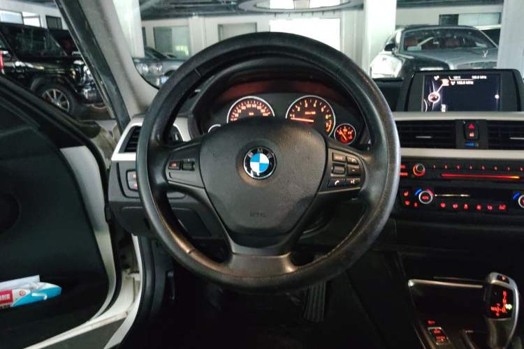 Used BMW 3 Series 2015 320Li Luxury Edition Fashion Model Steering Wheel