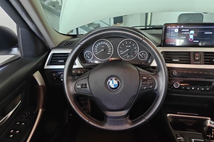 Used BMW 3 Series 2015 320i Fashion Model Steering Wheel