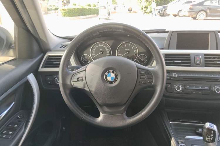 Used BMW 3 Series 2015 316Li Fashion Model Steering Wheel