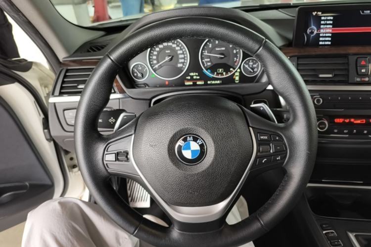 Used BMW 3 Series 2015 320Li Luxury Design Package Premium Edition Steering Wheel