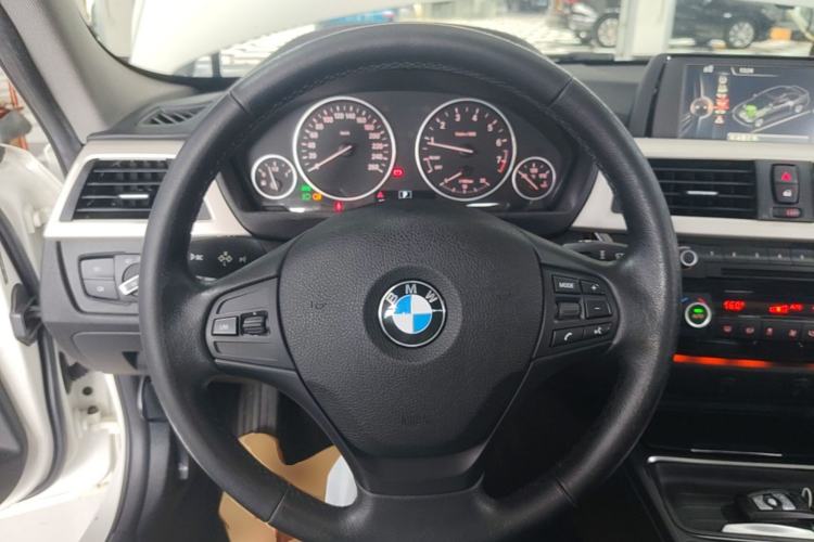 Used BMW 3 Series 2015 320Li Luxury Edition Fashion Model Steering Wheel
