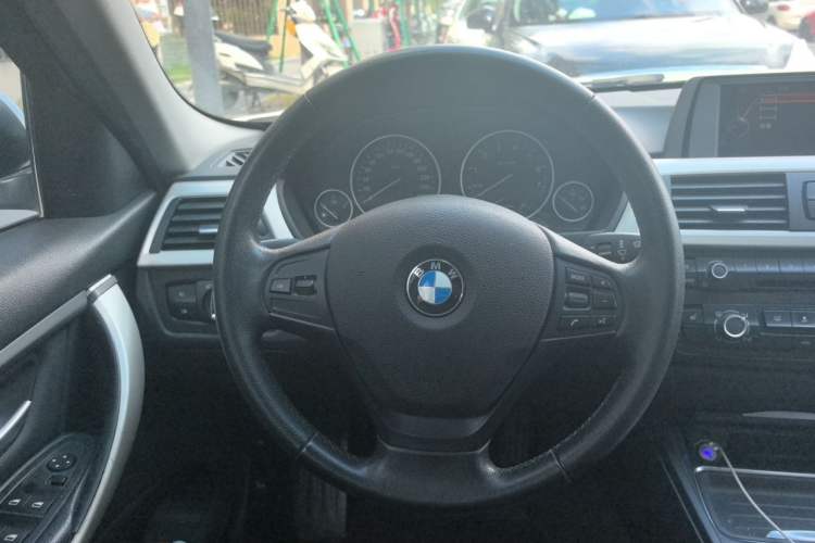 Used BMW 3 Series 2015 316Li Fashion Model Steering Wheel