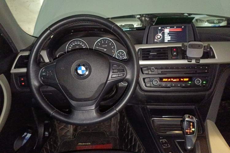 Used BMW 3 Series 2015 320Li Luxury Edition Fashion Model Steering Wheel