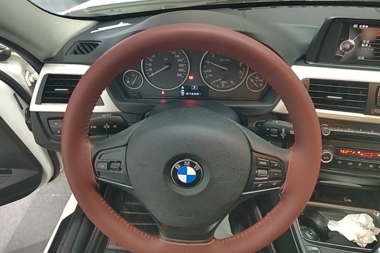 Used BMW 3 Series 2015 320i Luxury Line Stylish Edition Steering Wheel