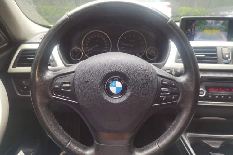 Used BMW 3 Series 2015 320Li Luxury Edition Fashion Model Steering Wheel