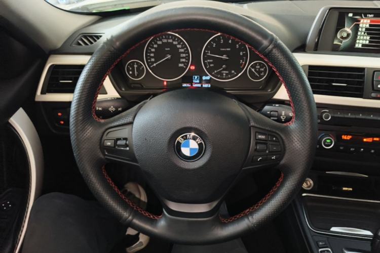 Used BMW 3 Series 2015 320i Fashion Model Steering Wheel