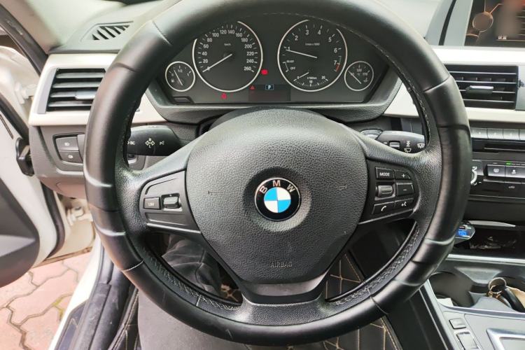 Used BMW 3 Series 2015 316Li Fashion Model Steering Wheel