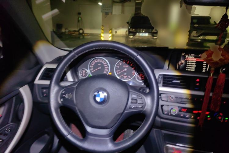Used BMW 3 Series 2015 320Li Luxury Edition Fashion Model Steering Wheel