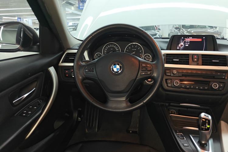 Used BMW 3 Series 2015 320i Luxury Line Stylish Edition Steering Wheel