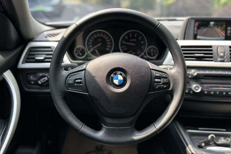 Used BMW 3 Series 2015 320Li Luxury Edition Fashion Model Steering Wheel