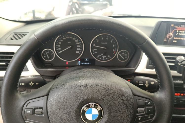 Used BMW 3 Series 2015 320i Luxury Line Stylish Edition Steering Wheel