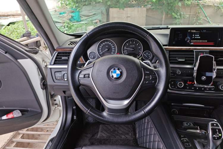 Used BMW 3 Series 2015 320Li Luxury Design Package Steering Wheel
