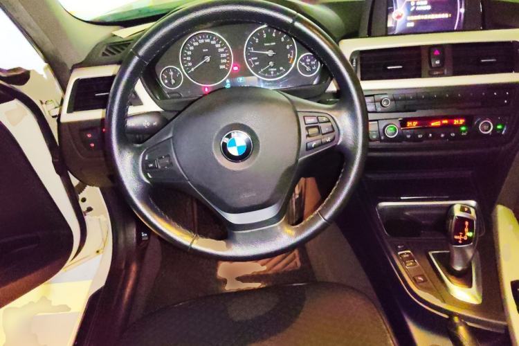 Used BMW 3 Series 2015 320Li Luxury Edition Fashion Model Steering Wheel