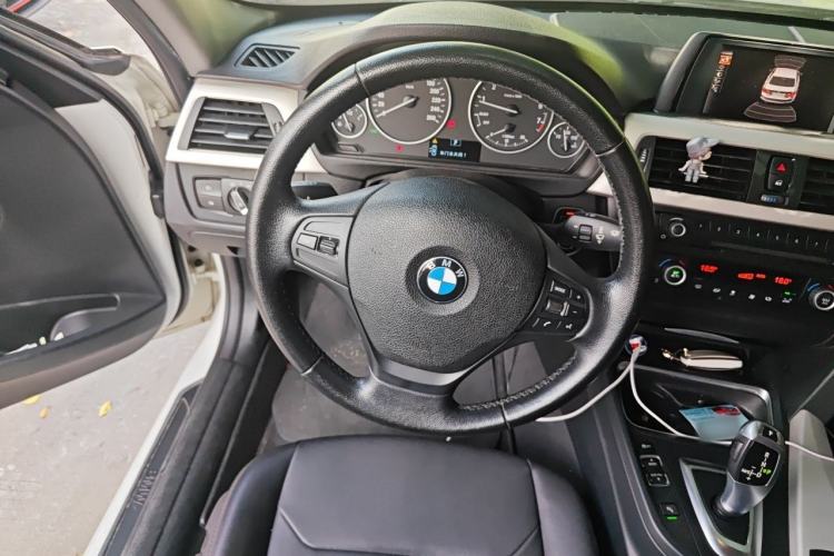 Used BMW 3 Series 2015 320Li Luxury Edition Fashion Model Steering Wheel