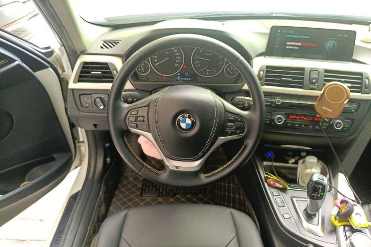 Used BMW 3 Series 2015 320Li Luxury Edition Fashion Model Steering Wheel