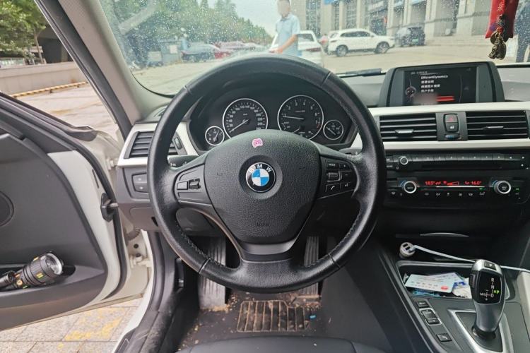 Used BMW 3 Series 2015 320Li Luxury Edition Fashion Model Steering Wheel