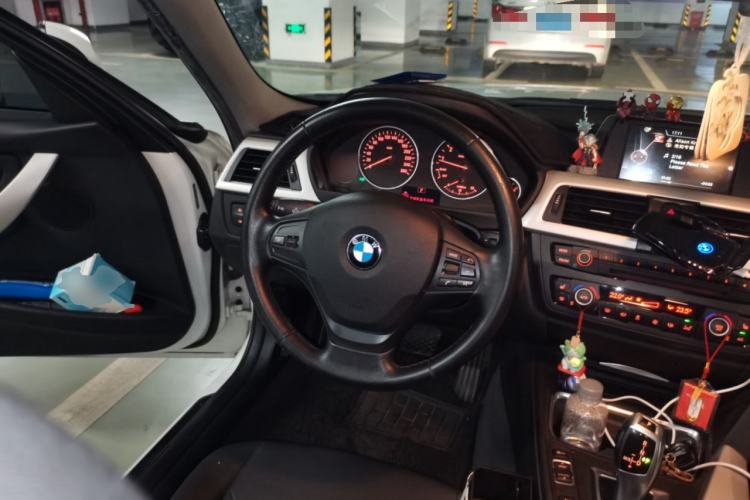 Used BMW 3 Series 2015 320i Luxury Line Stylish Edition Steering Wheel