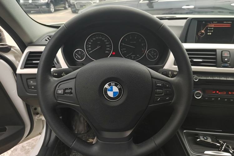 Used BMW 3 Series 2015 320Li Fashion Model Steering Wheel
