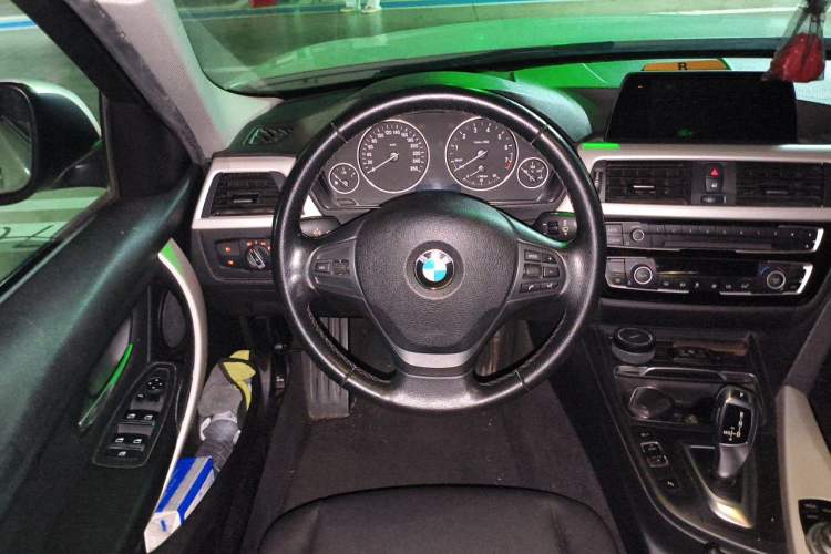 Used BMW 3 Series 2015 320Li Fashion Model Steering Wheel