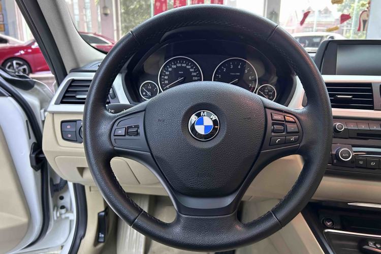 Used BMW 3 Series 2015 320i Fashion Model Steering Wheel