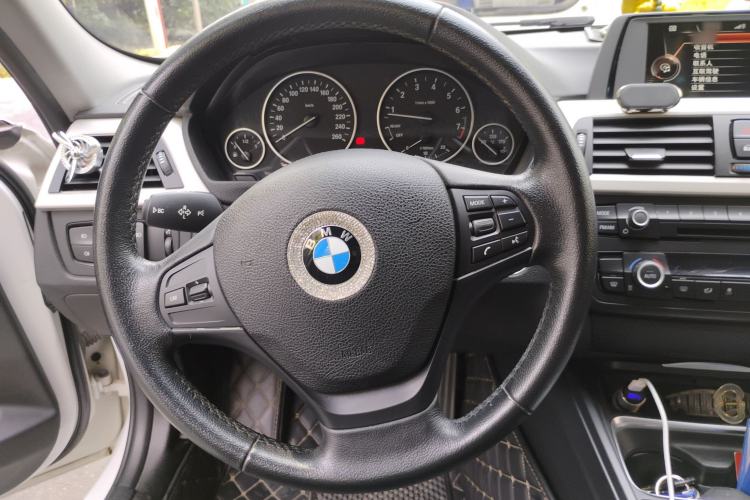 Used BMW 3 Series 2015 320Li Luxury Edition Fashion Model Steering Wheel