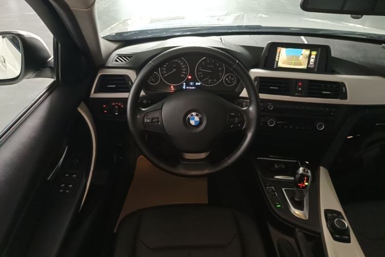 Used BMW 3 Series 2015 320Li Luxury Edition Fashion Model Steering Wheel