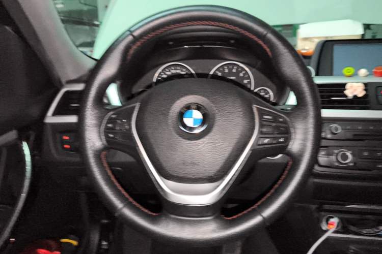 Used BMW 3 Series 2015 316Li Fashion Model Steering Wheel