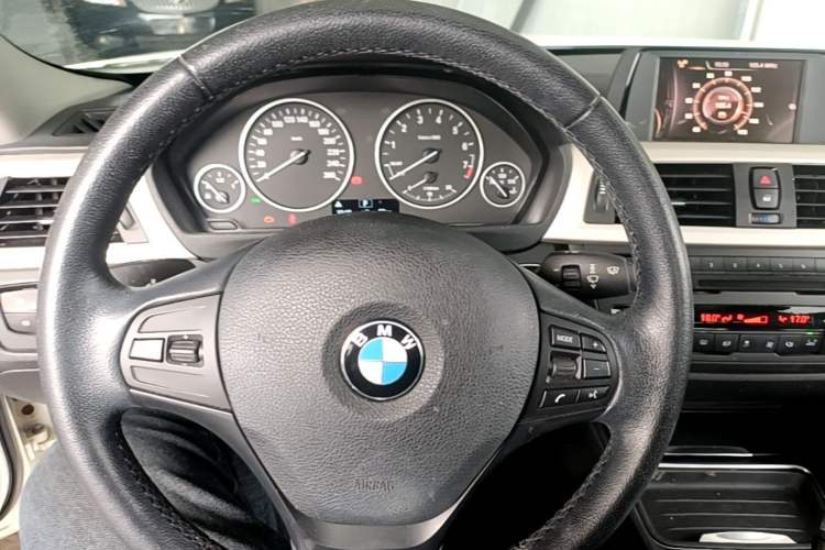 Used BMW 3 Series 2015 320Li Luxury Edition Fashion Model Steering Wheel