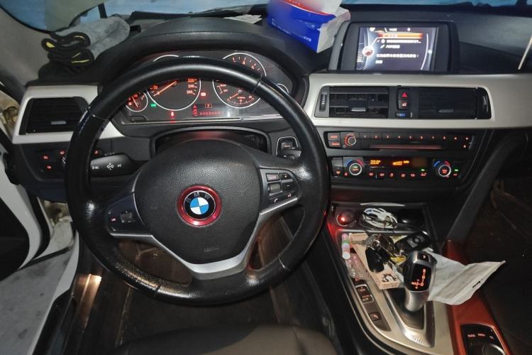Used BMW 3 Series 2015 320Li Luxury Edition Fashion Model Steering Wheel