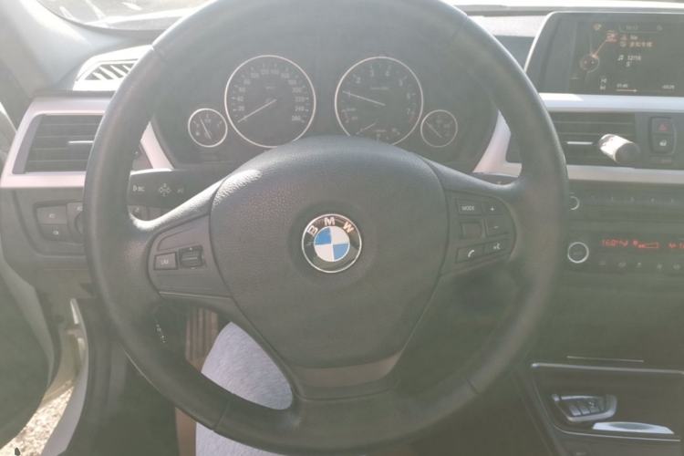 Used BMW 3 Series 2015 320Li Luxury Edition Fashion Model Steering Wheel