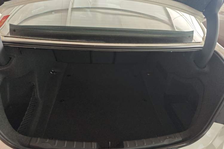 Used BMW 3 Series 2015 320Li Fashion Model Trunk