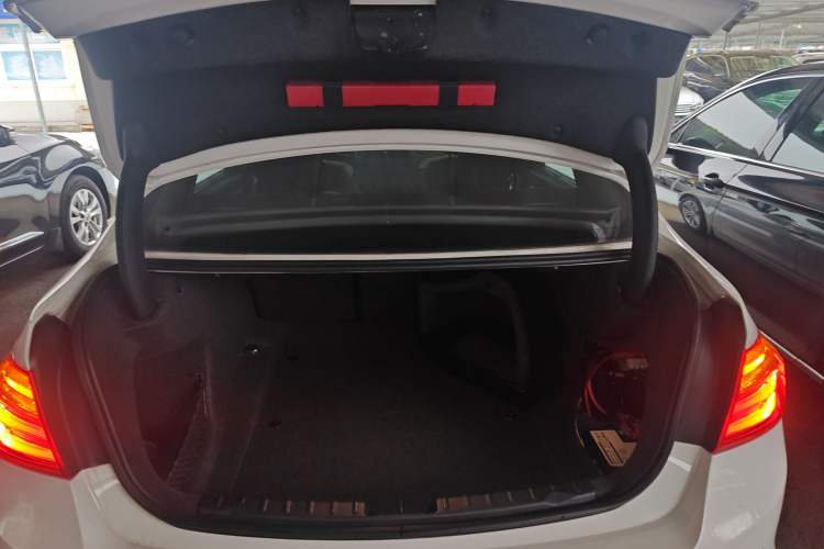 Used BMW 3 Series 2015 320Li Luxury Edition Fashion Model Trunk