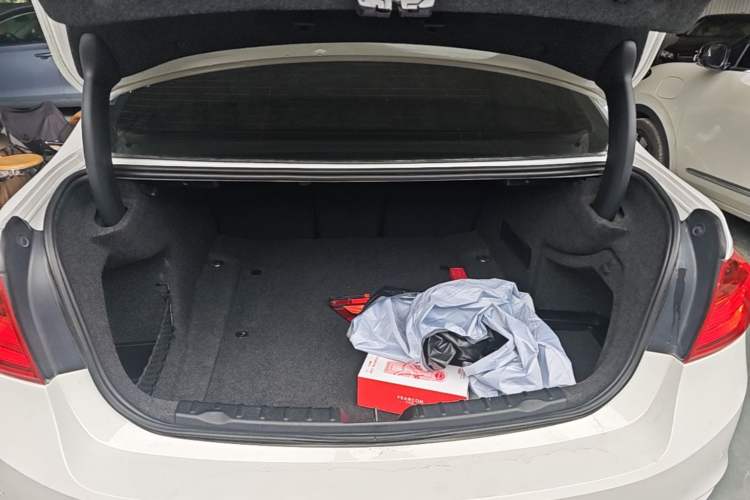 Used BMW 3 Series 2015 320i Fashion Model Trunk