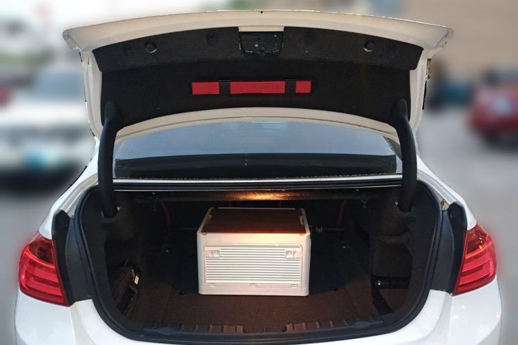 Used BMW 3 Series 2015 320i Luxury Edition Sports Design Package Trunk