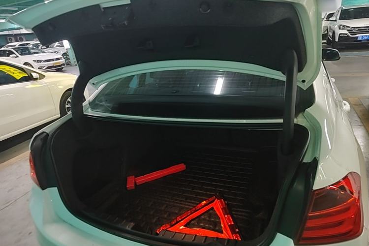 Used BMW 3 Series 2015 320Li Fashion Model Trunk