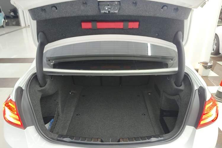 Used BMW 3 Series 2015 320Li Luxury Edition Fashion Model Trunk