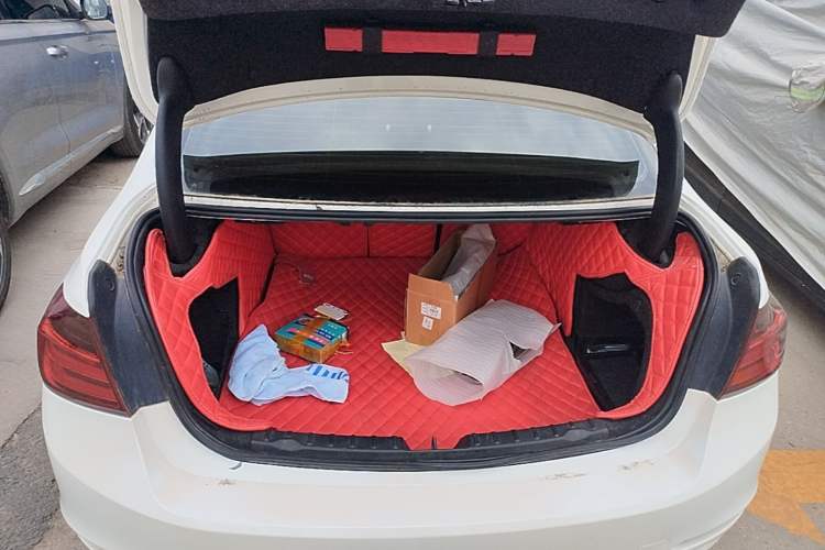 Used BMW 3 Series 2015 320Li Fashion Model Trunk