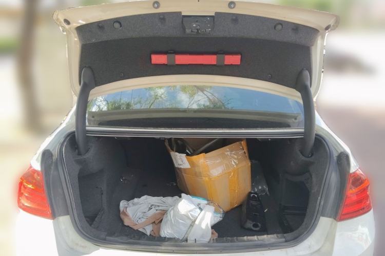 Used BMW 3 Series 2015 316Li Fashion Model Trunk