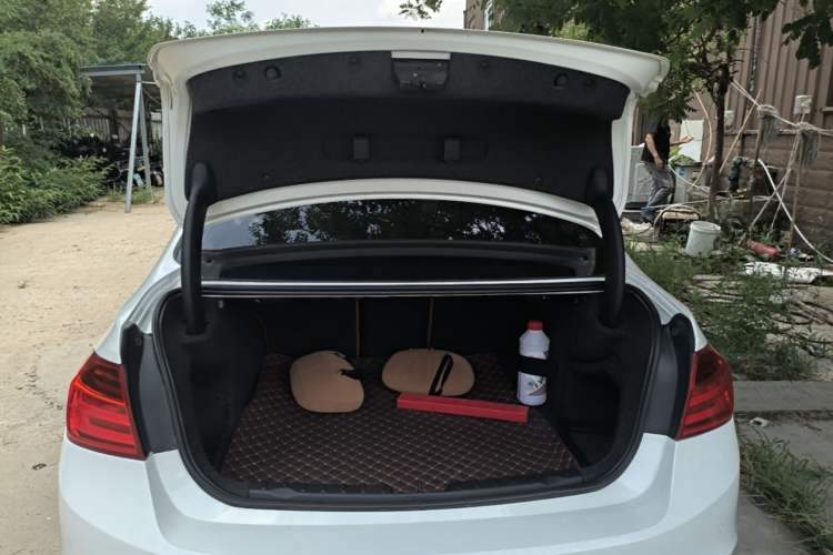 Used BMW 3 Series 2015 320Li Luxury Design Package Trunk