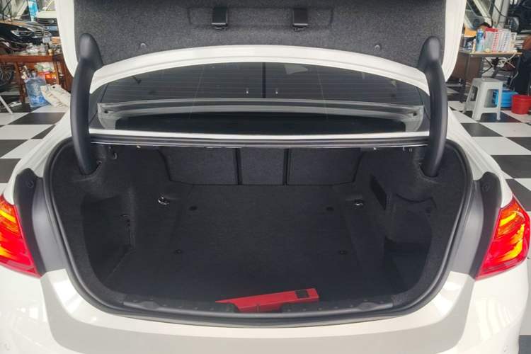 Used BMW 3 Series 2015 320Li Luxury Edition Fashion Model Trunk