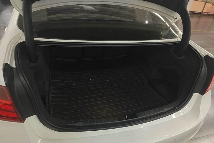 Used BMW 3 Series 2015 320i Luxury Line Stylish Edition Trunk