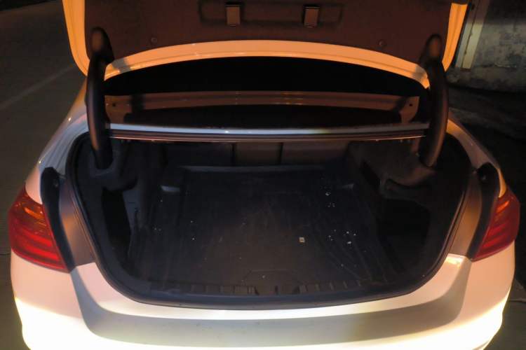 Used BMW 3 Series 2015 316Li Fashion Model Trunk