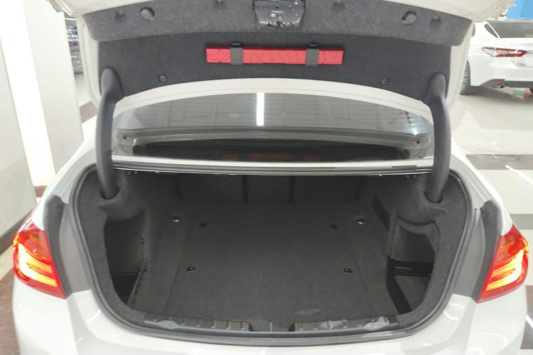 Used BMW 3 Series 2015 320Li Luxury Edition Fashion Model Trunk