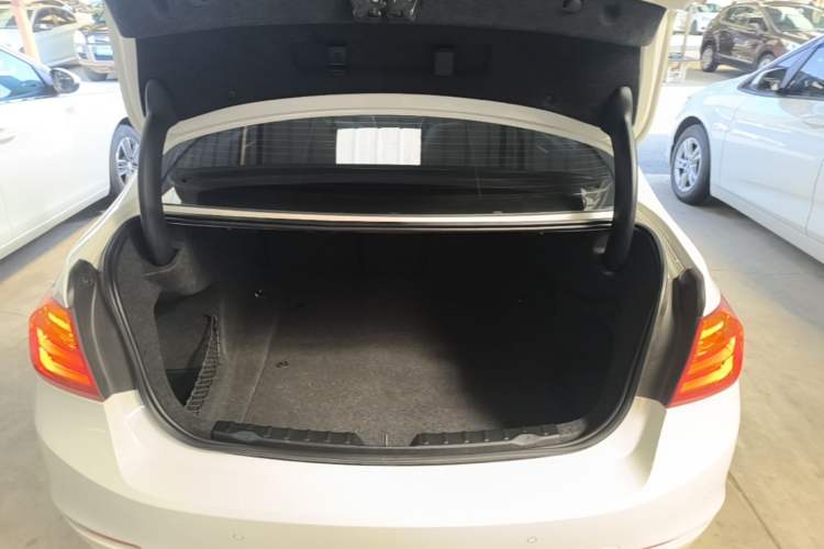 Used BMW 3 Series 2015 320Li Luxury Edition Fashion Model Trunk